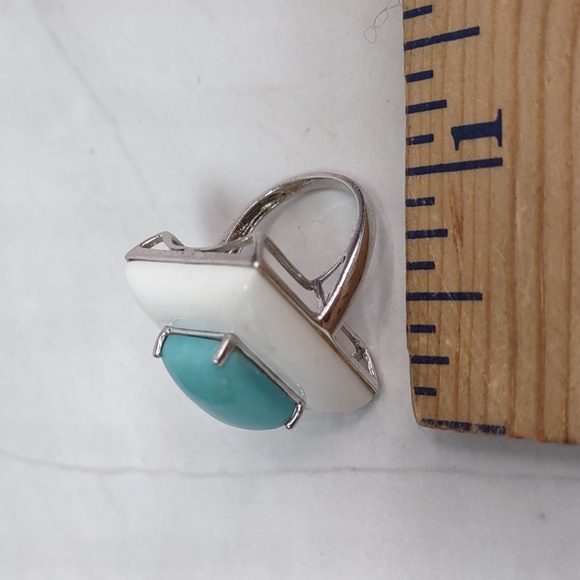Contemporary Turquoise/White Agate Gemstone Ring - Picture 13 of 13